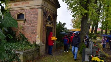 Komentovaná prohlídka uhříněveského hřbitova