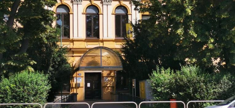 Základní škola, Praha 10, nám. Bří Jandusů 2